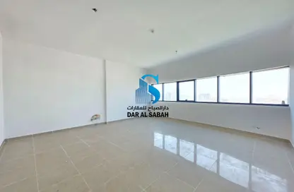 شقة - 2 غرف نوم - 4 حمامات للايجار في شارع التعاون الجديد - التعاون - الشارقة