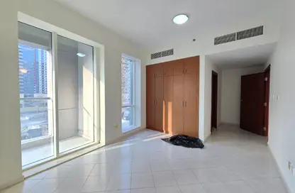 شقة - غرفة نوم - 2 حمامات للايجار في تفريعة القنال 1 - أبراج الجولف - مدينة دبي الرياضية - دبي