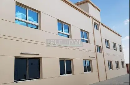 سكن عمال - استوديو - 8 حمامات للبيع في الصجعة الصناعية - آلصجعه - الشارقة