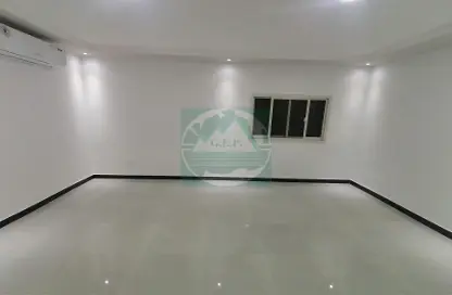 شقة - 1 حمام للايجار في مركز محمد بن زايد - مدينة محمد بن زايد - أبوظبي