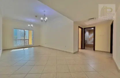 Apartment - 2 Bedrooms - 1 Bathroom for rent in Metro Building - Al Barsha 1 - Al Barsha - Dubai