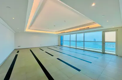 Apartment - 5 Bedrooms - 6 Bathrooms for rent in Wave tower - Corniche Road - Abu Dhabi