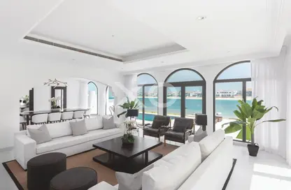 Villa - 5 Bedrooms - 6 Bathrooms for rent in Garden Homes Frond B - Garden Homes - Palm Jumeirah - Dubai