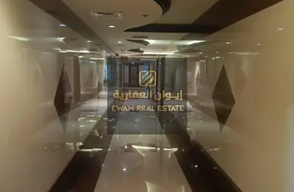 شقة - 3 غرف نوم - 4 حمامات للايجار في برج الكورنيش - طريق كورنيش عجمان - عجمان