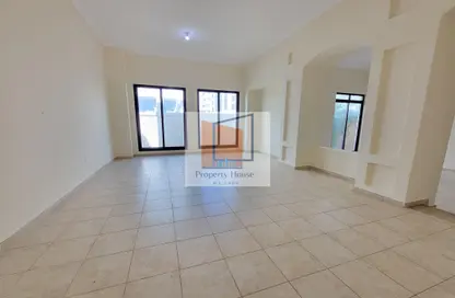 Empty Room image for: Villa - 4 Bedrooms - 6 Bathrooms for rent in Khalidiya Village - Al Khalidiya - Abu Dhabi, Image 1