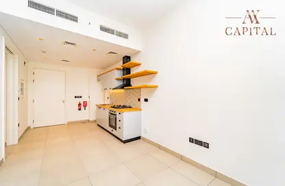 صورة لـ مطبخ شقة - 2 غرف نوم - 2 حمامات للبيع في 2 سوشيو تاور - برج سوشيو - دبي هيلز استيت - دبي ، صورة رقم 1