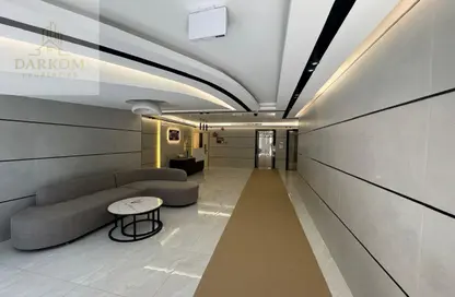 شقة - 2 غرف نوم - 2 حمامات للايجار في برج الكورنيش - طريق كورنيش عجمان - عجمان