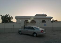 Villa - 4 bedrooms - 6 bathrooms for rent in Musheiref - Ajman