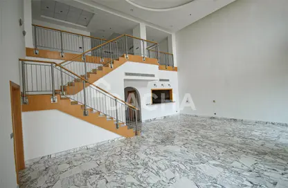 Duplex - 4 Bedrooms - 6 Bathrooms for rent in Al Tamr - Shoreline Apartments - Palm Jumeirah - Dubai
