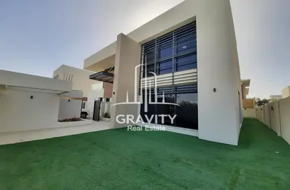 Outdoor House image for: Villa - 4 Bedrooms - 6 Bathrooms for sale in West Yas - Yas Island - Abu Dhabi, Image 1