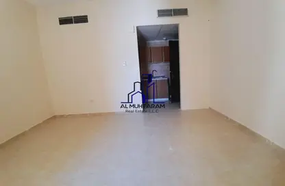 Apartment - Studio - 1 Bathroom for rent in Bu Tina - Al Sharq - Sharjah