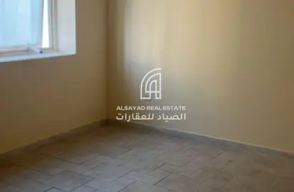 شقة - غرفة نوم - 1 حمام للايجار في بناء النباعة - النبعة - الشرق - الشارقة