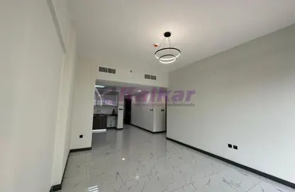 شقة - 2 غرف نوم - 3 حمامات للايجار في برج روكان B - برج روكان - روكان - دبي لاند - دبي