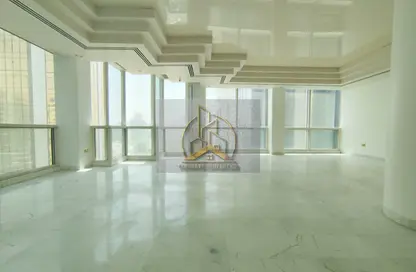 Apartment - 3 Bedrooms - 4 Bathrooms for rent in Khalidiya Centre - Cornich Al Khalidiya - Al Khalidiya - Abu Dhabi