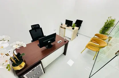 Office Space - Studio - 1 Bathroom for rent in Red Avenue - Al Garhoud - Dubai