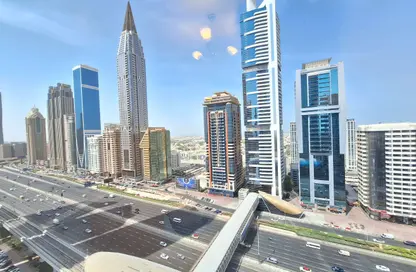 شقة - 2 غرف نوم - 2 حمامات للايجار في برج توينتي فرست سينشري - شارع الشيخ زايد - دبي