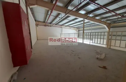 Warehouse - Studio - 1 Bathroom for rent in Al Sajaa - Sharjah