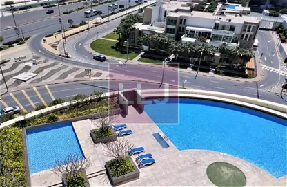 صورة لـ حوض سباحة شقة - غرفة نوم - 2 حمامات للبيع في مارينا بلو - مارينا سكوير - جزيرة الريم - أبوظبي ، صورة رقم 1
