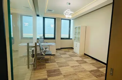 مكتب - استوديو - 6 حمامات للايجار في بناية دار السلام - شارع الكورنيش - أبوظبي مكتب - استوديو - 6 حمامات للايجار في بناية دار السلام - شارع الكورنيش - أبوظبي