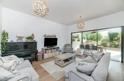 فيلا - 3 غرف نوم - 4 حمامات للايجار في الينابيع 11 - الينابيع - دبي