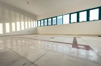 صورة لـ غرفة فارغة شقة - 3 غرف نوم - 3 حمامات للايجار في بناء سيدار - منطقة النادي السياحي - أبوظبي ، صورة رقم 1