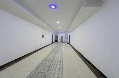 صورة لـ غرفة فارغة شقة - 2 غرف نوم - 3 حمامات للايجار في مركز محمد بن زايد - مدينة محمد بن زايد - أبوظبي ، صورة رقم 1