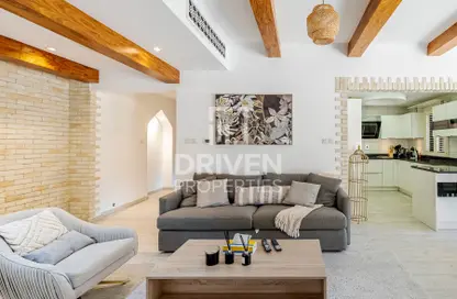 Apartment - 1 Bedroom - 2 Bathrooms for sale in Kamoon 2 - Kamoon - Old Town - Dubai