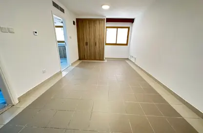 Apartment - Studio - 1 Bathroom for rent in Mankhool Building - Mankhool - Bur Dubai - Dubai