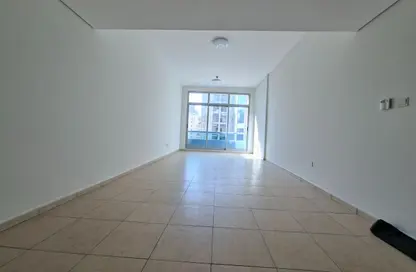 Apartment - 2 Bedrooms - 3 Bathrooms for rent in Bayt Al Rigga 01 - Al Rigga - Deira - Dubai