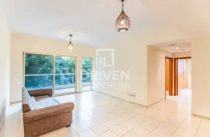 شقة - 2 غرف نوم - 2 حمامات للايجار في الظفرة 3 - الظفرة - جرينز - دبي