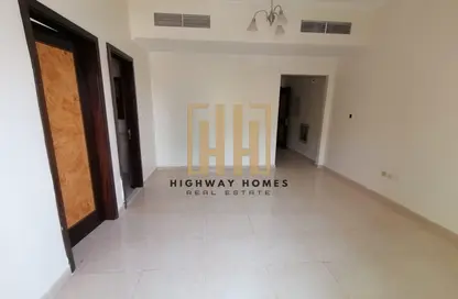 شقة - غرفة نوم - 2 حمامات للايجار في يو أو إس - تجارية مويلح - الشارقة