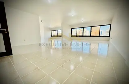 Empty Room image for: Apartment - 4 Bedrooms - 4 Bathrooms for rent in Zig Zag Building - Tourist Club Area - Abu Dhabi, Image 1