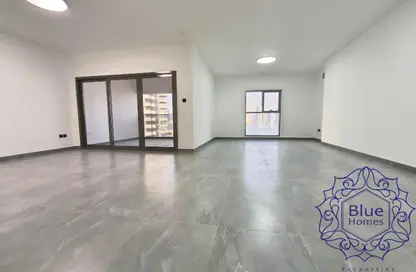 Apartment - 4 Bedrooms - 6 Bathrooms for rent in Riviera Tower - Al Majaz 3 - Al Majaz - Sharjah