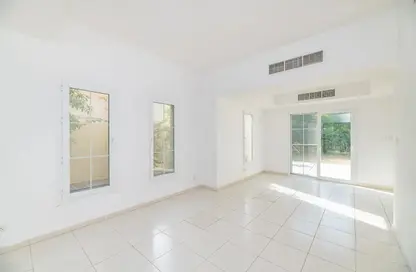 فيلا - 3 غرف نوم - 3 حمامات للايجار في الينابيع 14 - الينابيع - دبي