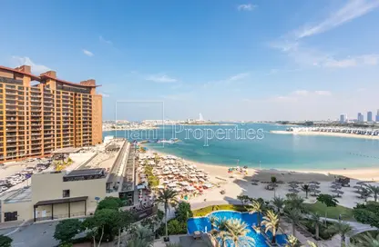 Water View image for: Apartment - 1 Bedroom - 2 Bathrooms for rent in Al Das - Shoreline Apartments - Palm Jumeirah - Dubai, Image 1