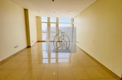 شقة - 3 غرف نوم - 4 حمامات للايجار في يونايتد سكوير - الخالدية - أبوظبي