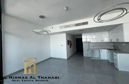 شقة - 1 حمام للايجار في برج او2 - منطقة 14 - قرية الجميرا سركل - دبي