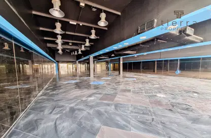 صالة عرض - استوديو - 2 حمامات للايجار في القوز - دبي