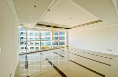 Apartment - 3 Bedrooms - 4 Bathrooms for rent in Wave tower - Corniche Road - Abu Dhabi