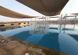 صورةحوض سباحة لـ: شقة - 3 غرف نوم - 5 حمامات للكراء في شارع الفلاح - وسط المدينة - أبوظبي, صورة 1