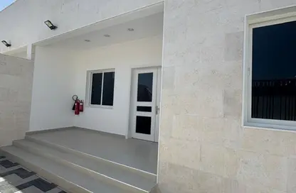 Villa - 4 Bedrooms - 5 Bathrooms for rent in Khuzam - Ras Al Khaimah
