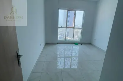 Apartment - 2 Bedrooms - 2 Bathrooms for rent in Corniche Tower - Ajman Corniche Road - Ajman