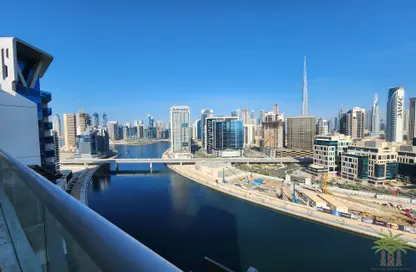 Penthouse - 5 Bedrooms - 7 Bathrooms for rent in Fairview Residency - Business Bay - Dubai