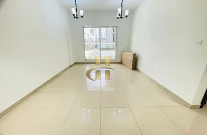 Apartment - 1 Bedroom - 2 Bathrooms for rent in Royal JVC Building - Jumeirah Village Circle - Dubai