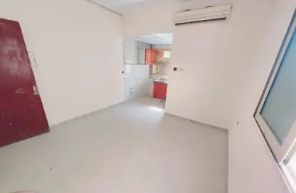 Empty Room image for: Apartment - 1 Bathroom for rent in AlFalah - Muwaileh Commercial - Sharjah, Image 1