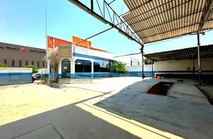 Warehouse - Studio - 2 Bathrooms for rent in Umm Ramool - Dubai