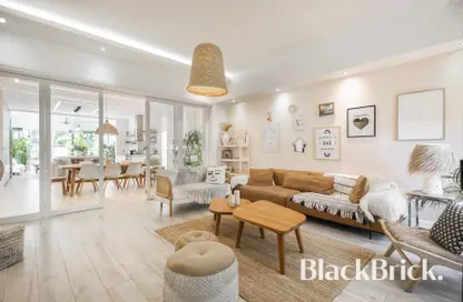 Villa - 5 Bedrooms - 6 Bathrooms for sale in Deema 3 - Deema - The Lakes - Dubai