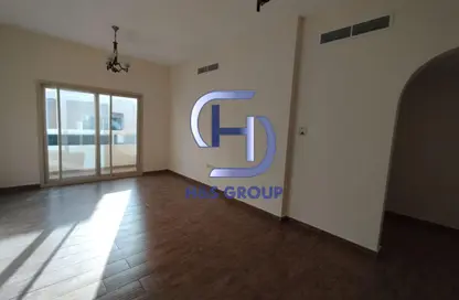 شقة - 2 غرف نوم - 3 حمامات للايجار في الثاني مويلح - تجارية مويلح - الشارقة