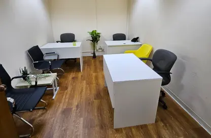 مركز أعمال - استوديو - 3 حمامات للايجار في شارع المطار - منطقة طريق المطار - منطقة القرهود - دبي