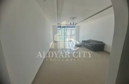شقة - 2 غرف نوم - 2 حمامات للايجار في مساكن كورنيش عجمان - طريق كورنيش عجمان - عجمان